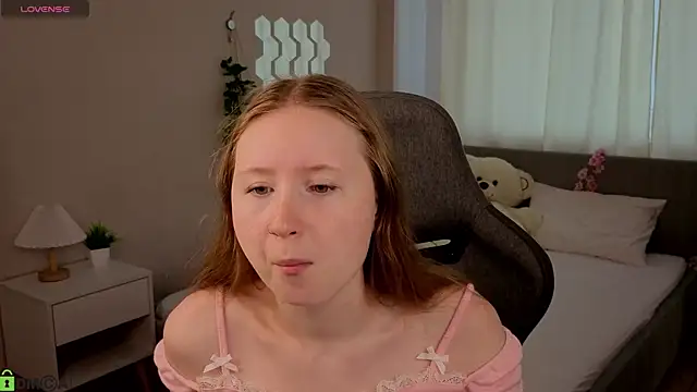 Snapshot of LiliTiny chatting on 18, 7, 2026 LiliTiny online show from 18, 7, 2026