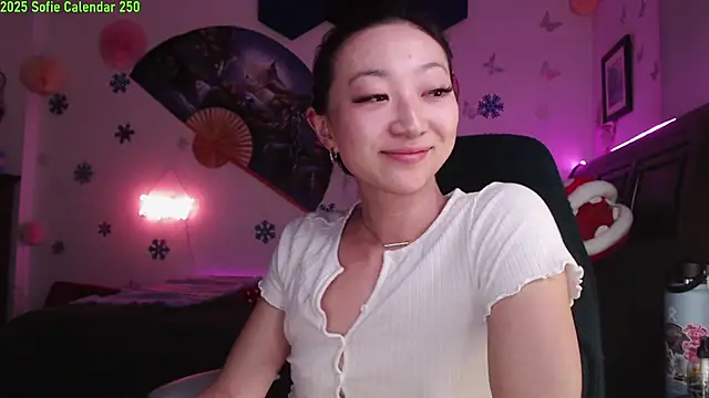 MySweetSofie online show from 4, 1, 2025