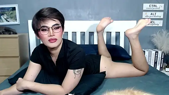 STUCK on YOU  online show from 25, 5, 2026