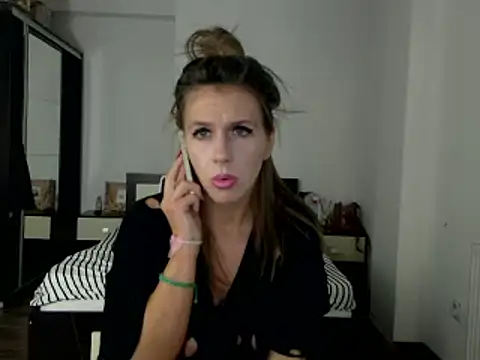 Snapshot of DedeSibel chatting on 28, 1, 2025 DedeSibel online show from 28, 1, 2025