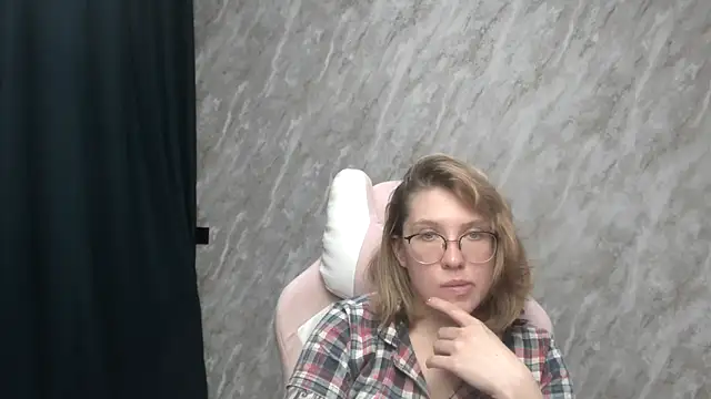 Reginasmilee online show from 21, 1, 2025