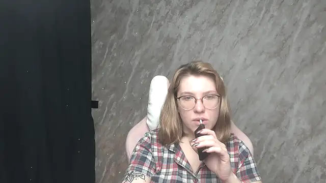 Reginasmilee online show from 22, 1, 2025