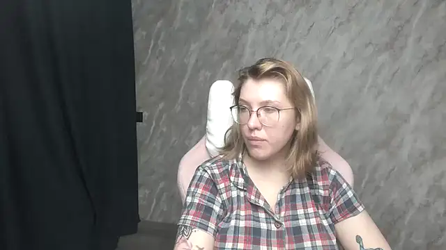 Reginasmilee online show from 23, 1, 2025