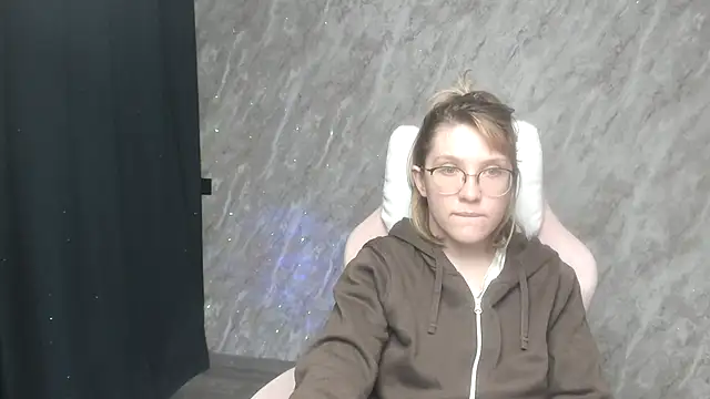 Reginasmilee online show from 23, 1, 2025