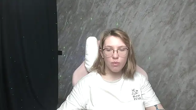 Reginasmilee online show from 24, 1, 2025