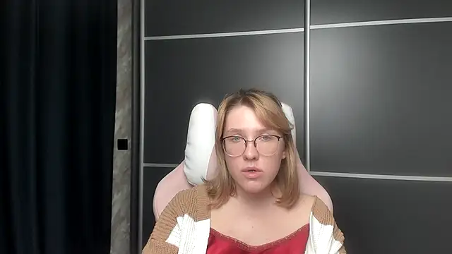 Reginasmilee online show from 25, 1, 2025