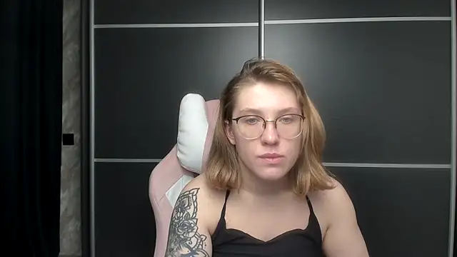 Reginasmilee online show from 27, 1, 2025