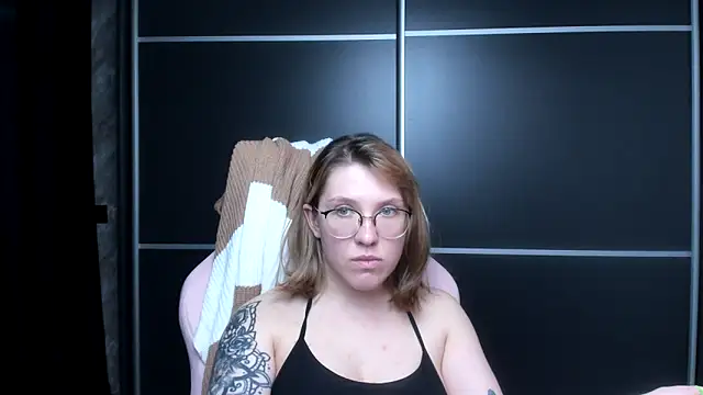 Reginasmilee online show from 27, 1, 2025