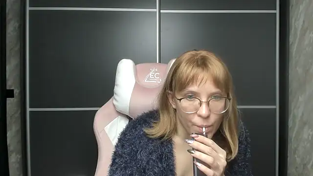 Reginasmilee online show from 31, 1, 2025