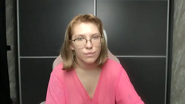 Reginasmilee online show from 1, 2, 2025
