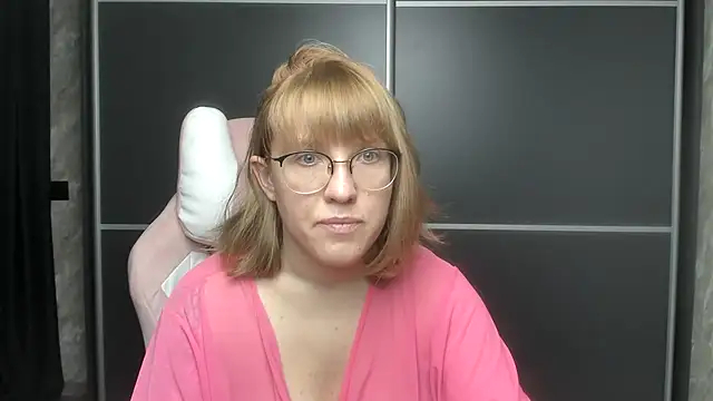 Reginasmilee online show from 3, 2, 2025
