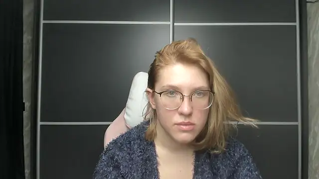Reginasmilee online show from 4, 2, 2025