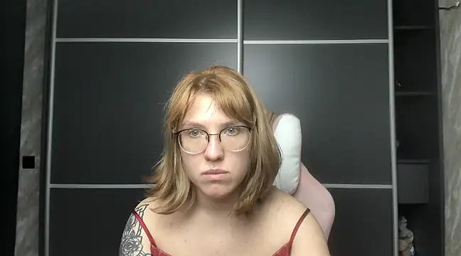 Reginasmilee online show from 8, 2, 2025