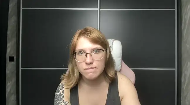 Reginasmilee online show from 8, 2, 2025