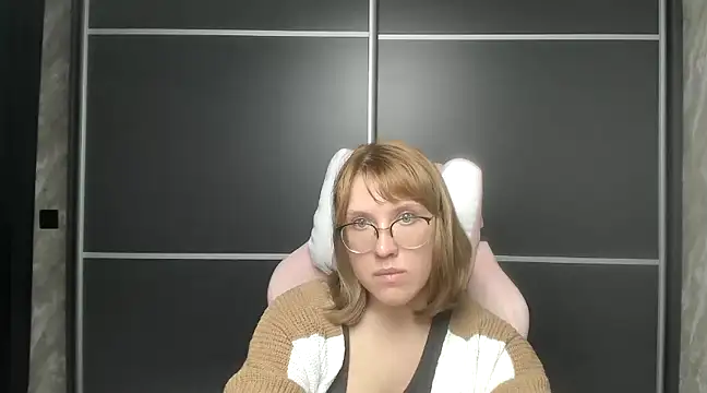 Reginasmilee online show from 8, 2, 2025