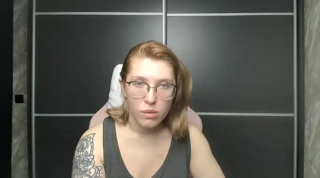 Reginasmilee online show from 9, 2, 2025
