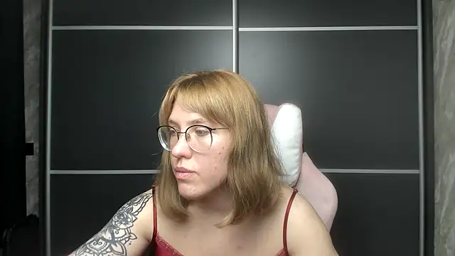 Reginasmilee online show from 10, 2, 2025