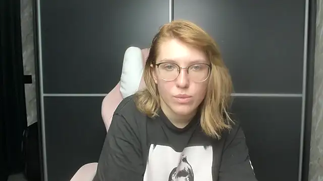 Reginasmilee online show from 11, 2, 2025
