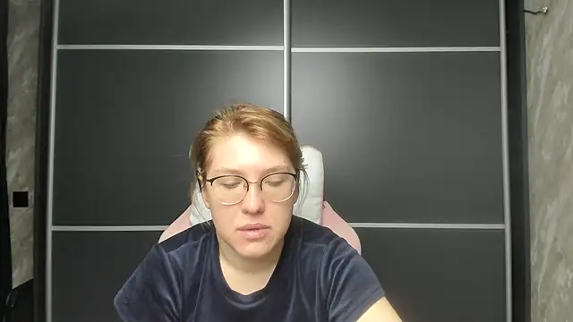 Reginasmilee online show from 12, 2, 2025