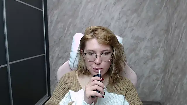 Reginasmilee online show from 15, 2, 2025