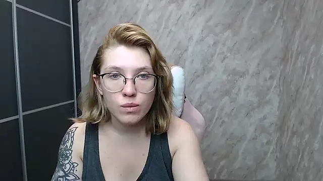 Reginasmilee online show from 16, 2, 2025