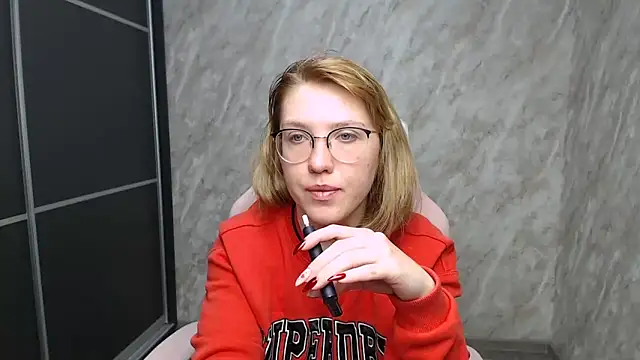 Reginasmilee online show from 19, 2, 2025