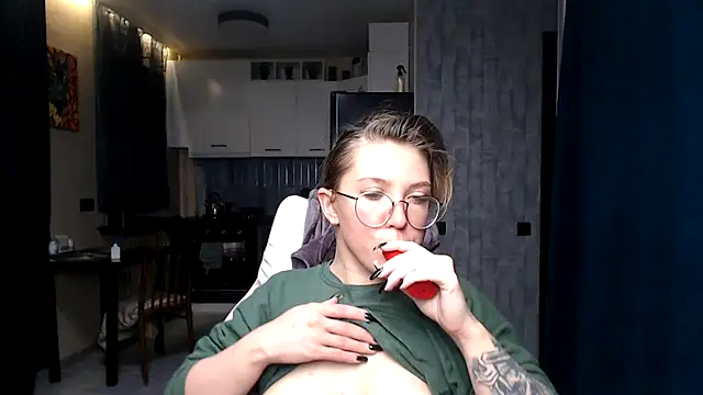 Reginasmilee online show from 30, 9, 2025