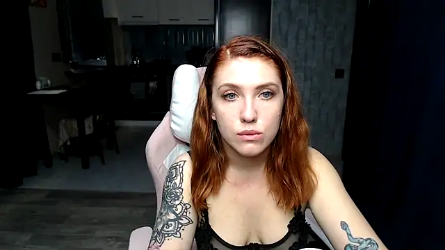 Reginasmilee online show from 3, 10, 2025