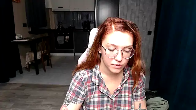 Reginasmilee online show from 4, 10, 2025