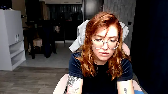 Reginasmilee online show from 10, 10, 2025