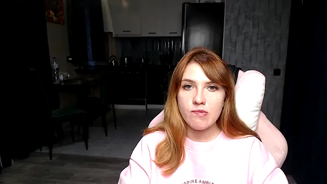 Reginasmilee online show from 6, 11, 2025