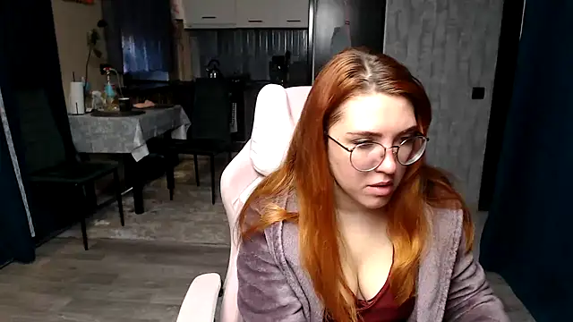 Reginasmilee online show from 28, 4, 2026