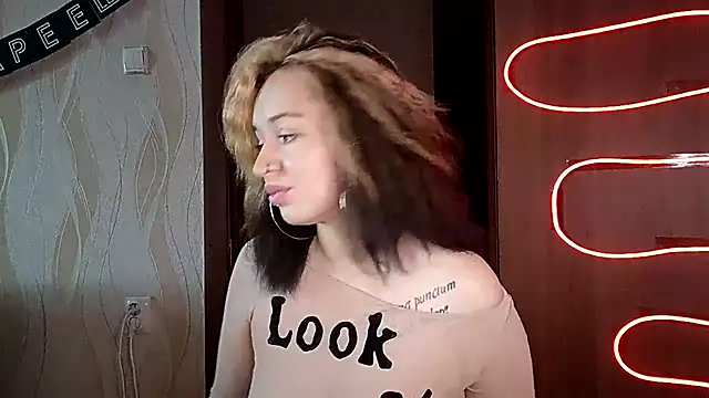 Snapshot of ElianaFox_ chatting on 9, 7, 2026 ElianaFox online show from 9, 7, 2026