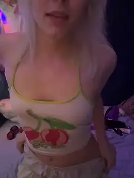 LilyMintyx online show from 28, 6, 2026