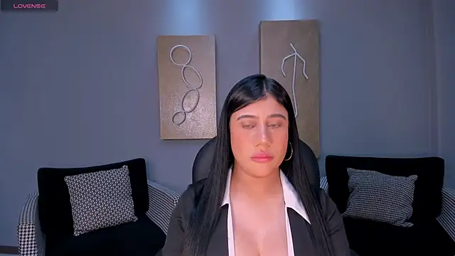 AshleyFerrer  online show from 3, 7, 2026