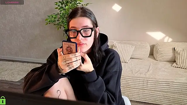 Ester Henderson online show from 7, 7, 2026