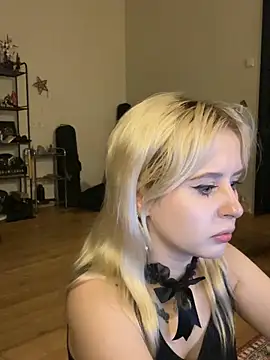 Snapshot of viviennedoll chatting on 3, 7, 2026 viviennedoll online show from 3, 7, 2026