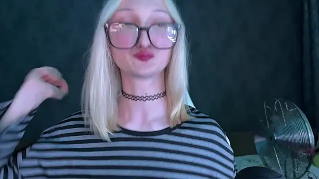 Snapshot of smeet_mary chatting on 7, 7, 2026 smeet mary online show from 7, 7, 2026
