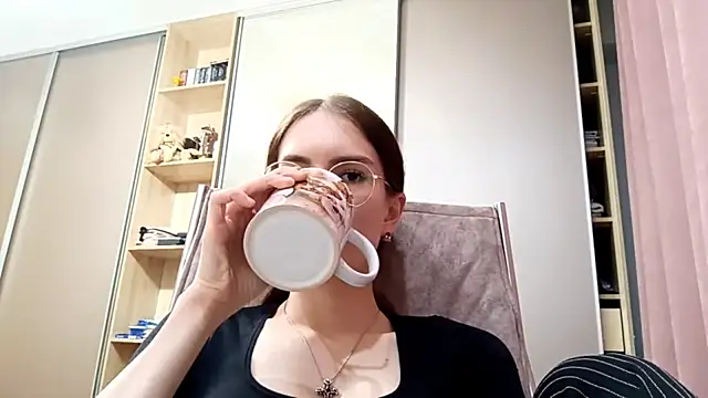 Snapshot of BrawAlly chatting on 7, 7, 2026 BrawAlly online show from 7, 7, 2026