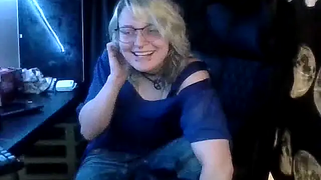 Snapshot of Sun_Ray02 chatting on 7, 7, 2026 Sun Ray02 online show from 7, 7, 2026