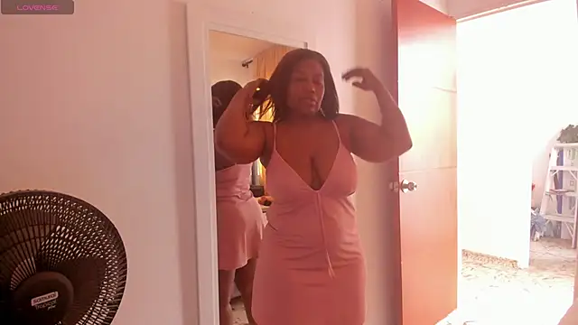 Snapshot of LupeAdams chatting on 25, 1, 2025 LupeAdams online show from 25, 1, 2025