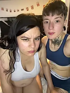 Snapshot of Couple_Rainbow chatting on 2, 8, 2026 Couple Rainbow online show from 2, 8, 2026