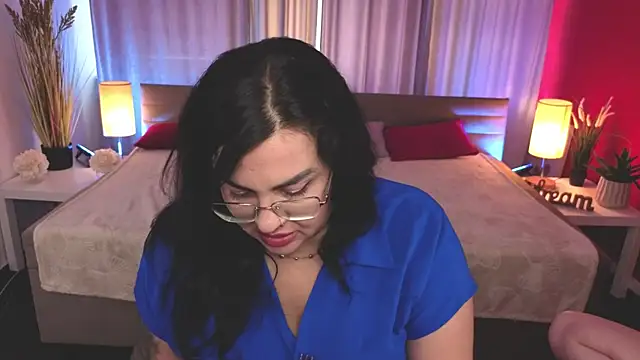 MiaCoollins online show from 22, 7, 2026