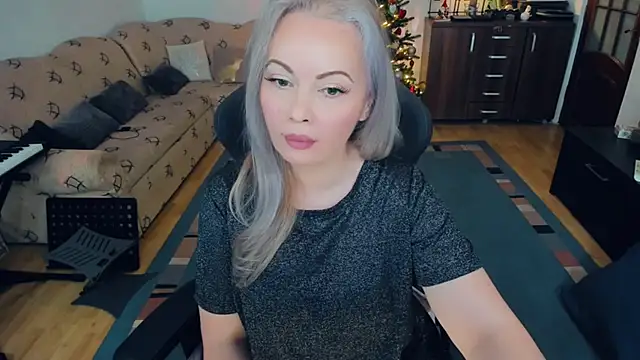 WhitneyLynn online show from 4, 1, 2025