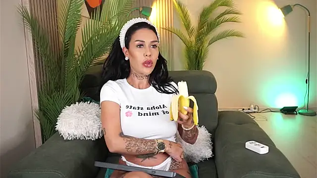 NyraNoble online show from 25, 7, 2026