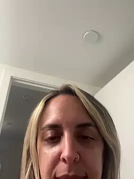 mellybearzzz online show from 25, 7, 2026