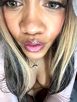 riri brunnete online show from 4, 12, 2024