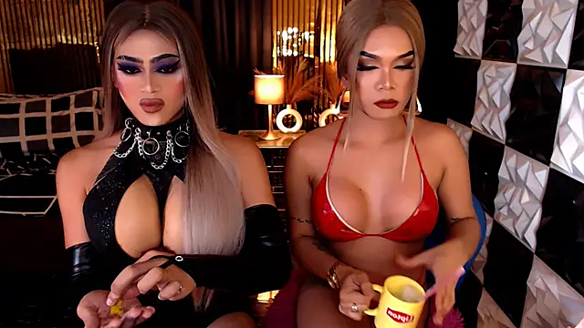 Snapshot of BigCockJewel chatting on 9, 4, 2026 BigCockJewel online show from 9, 4, 2026