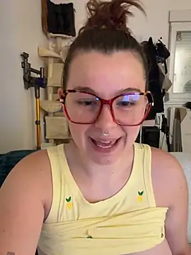 lilichaudee online show from 27, 7, 2026