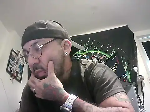 Snapshot of MagicStickBoy chatting on 3, 4, 2026 MagicStickBoy online show from 3, 4, 2026